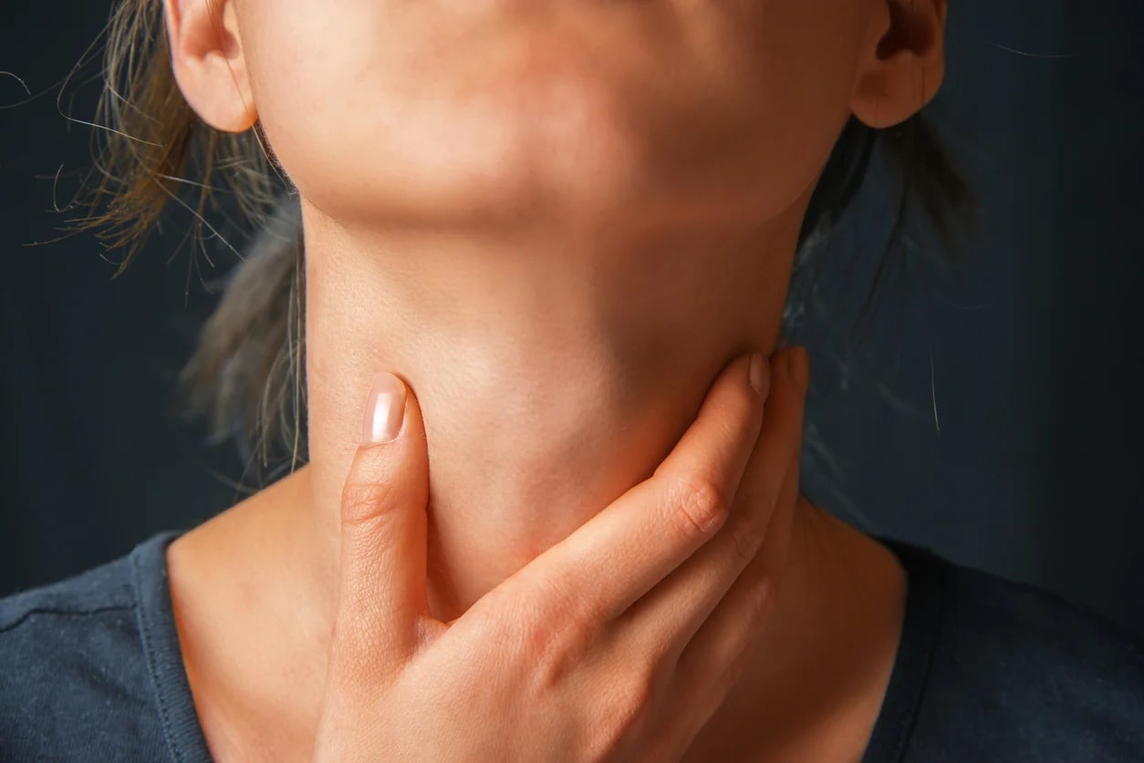 Hành động nuốt nước bọt liên tục sẽ kích thích vòi Eutache mở ra